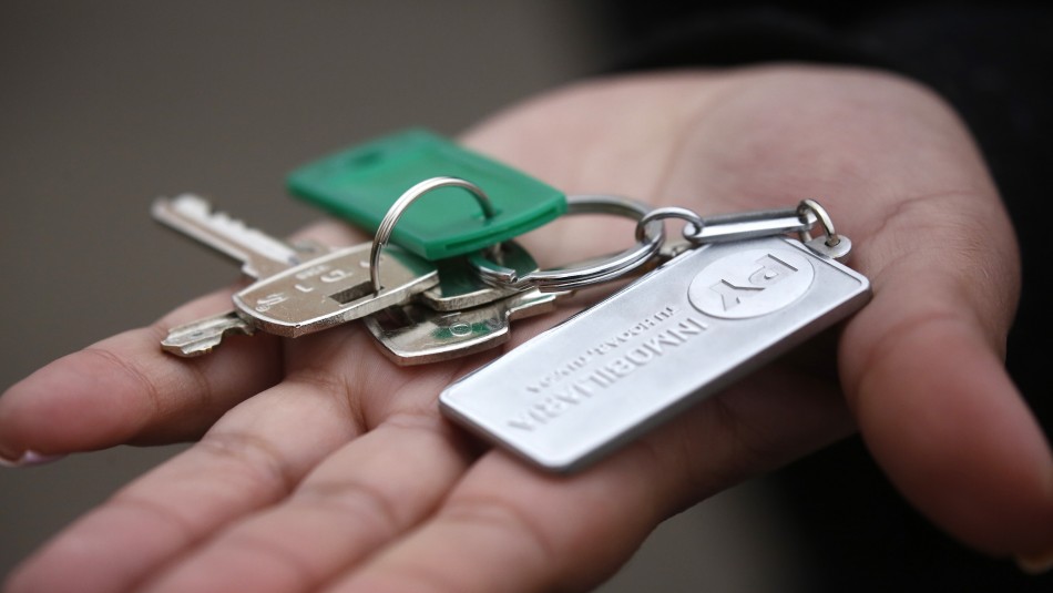 Garantía estatal del 10% para compra de primera vivienda: Quiénes podrían postular y qué monto máximo debe tener la casa